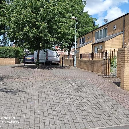 Luxury New House With Free Parking Birmingham Exterior foto